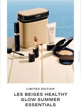 CHANEL LES BEIGES HEALTHY
GLOW SUMMER ESSENTIALS LIMITED EDITION TOTE SET